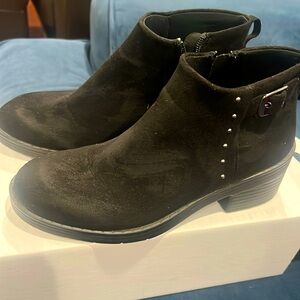 Beautiful, comfortable BZees Boots